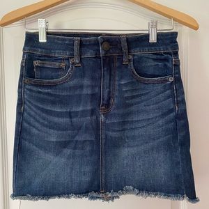 American Eagle Denim mini skirt / dark wash / size 4